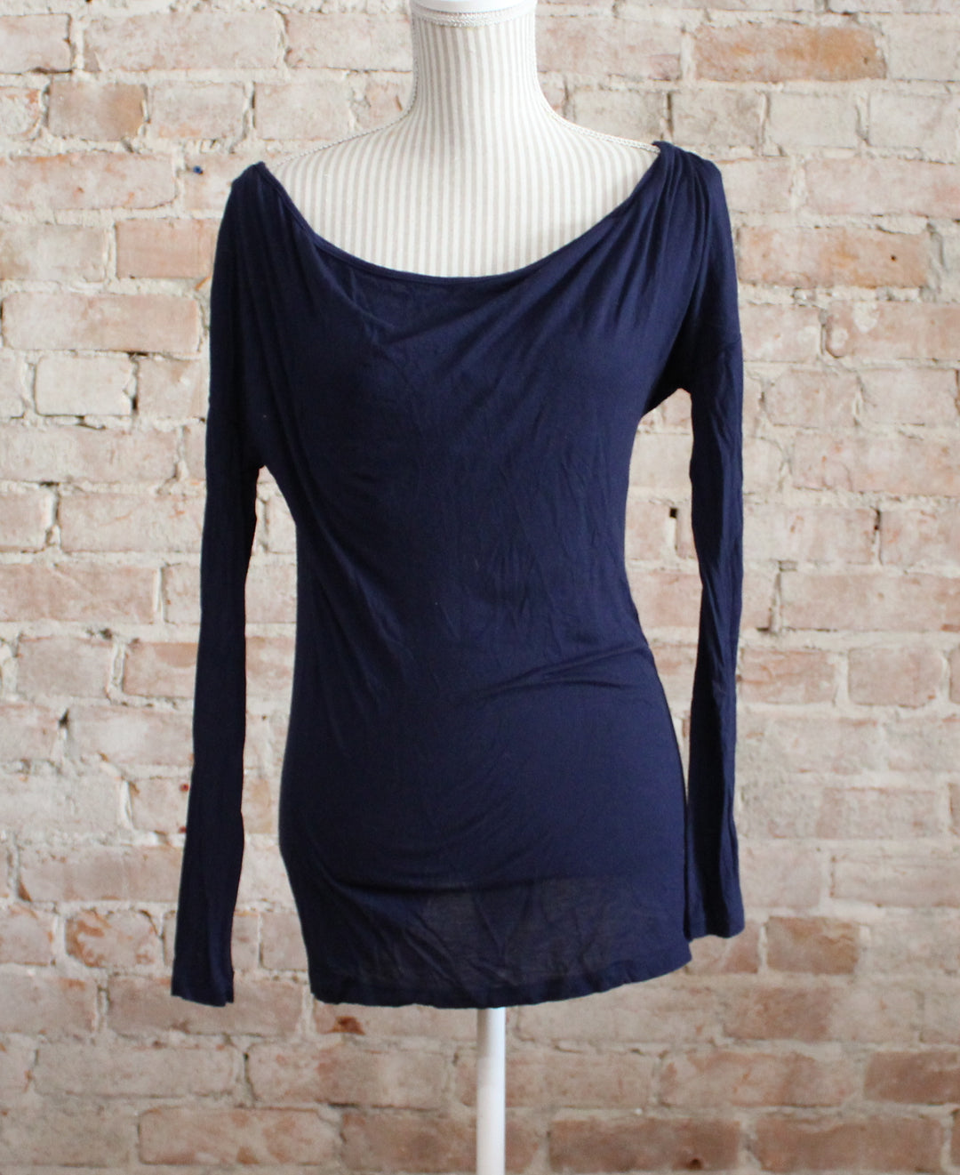 MOMZELLE NAVY TOP LADIES SMALL EUC