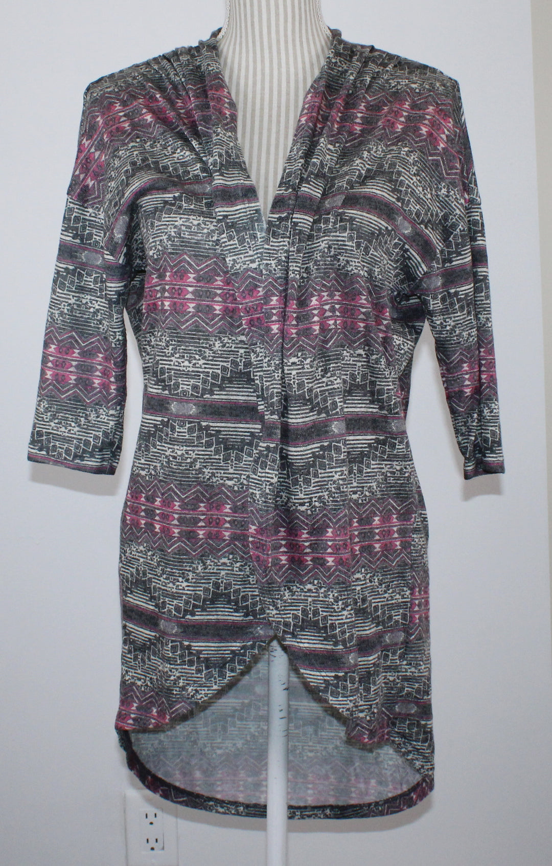 MAURICES THIN SWEATER LADIES MEDIUM PRE-LOVED