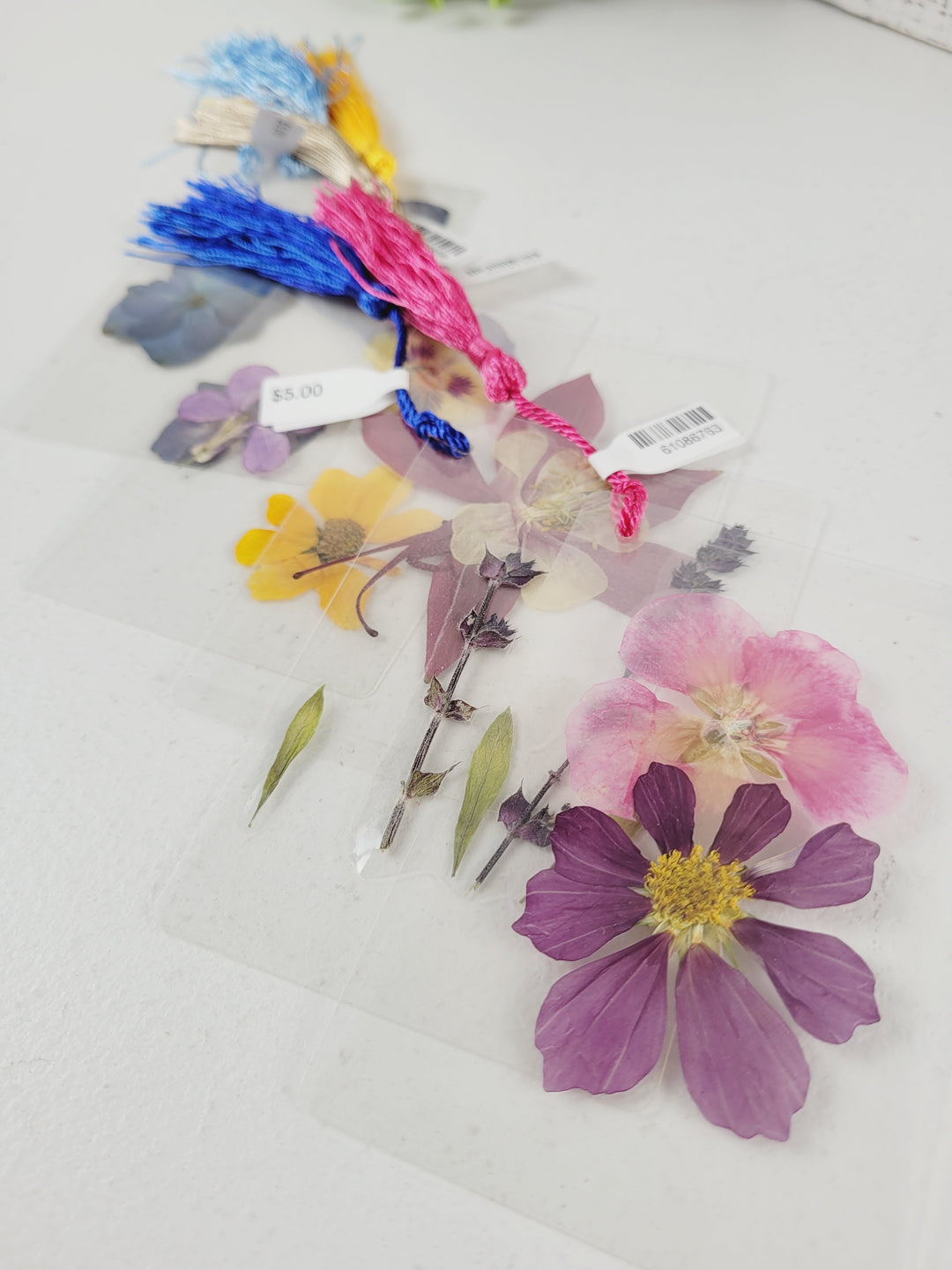 Little Pretty Designs, Pressed Floral Bookmarks