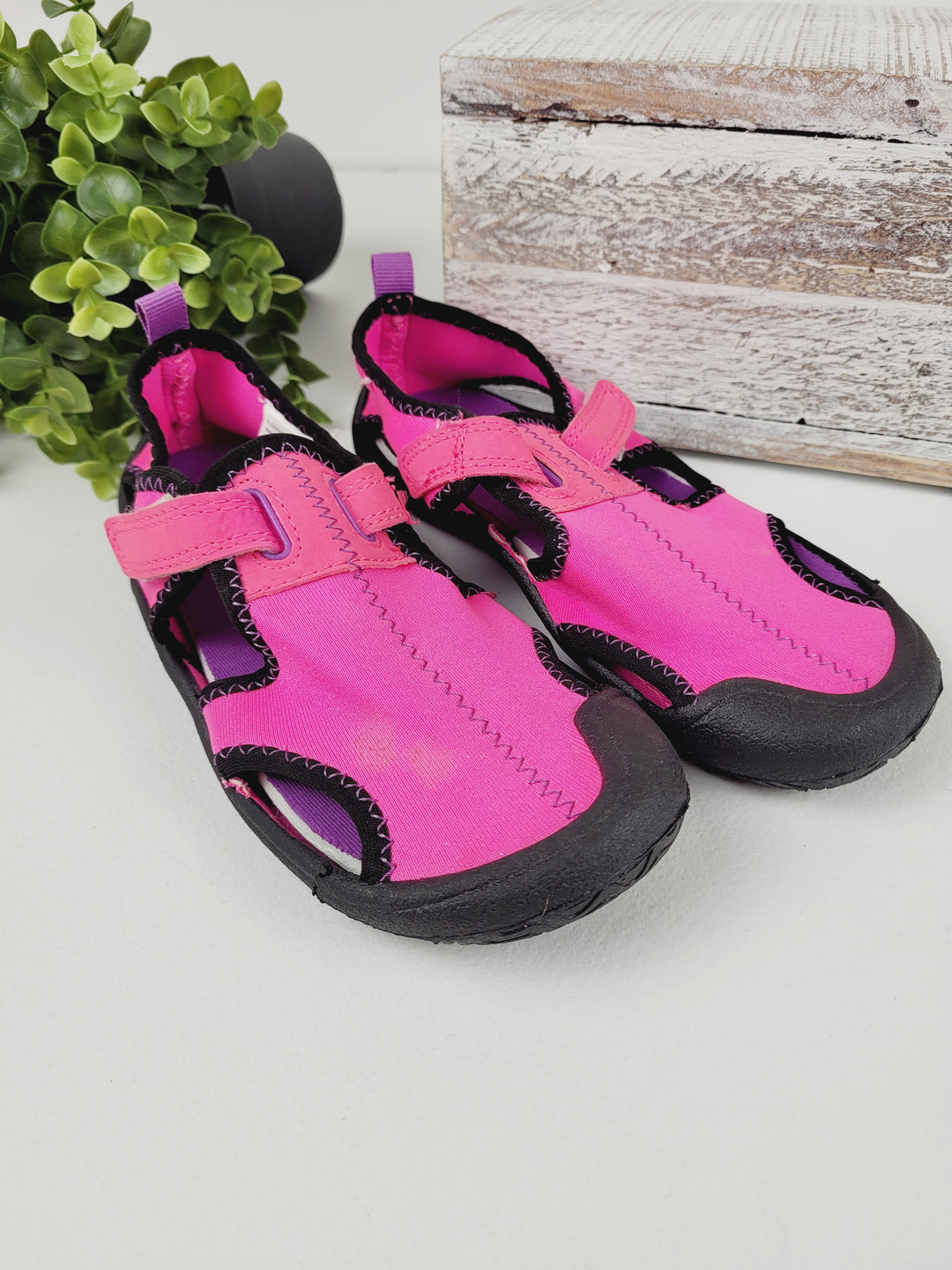 ATHLETIC WORKS PINK WATER SHOES 11/12 VGUC