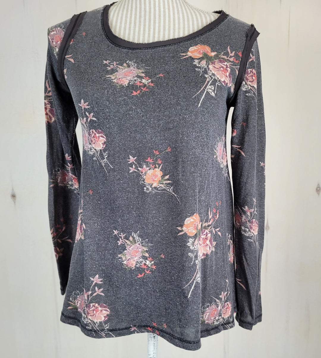 REWIND FLORAL TOP WITH OPEN BACK LACE DETAIL LADIES XS EUC