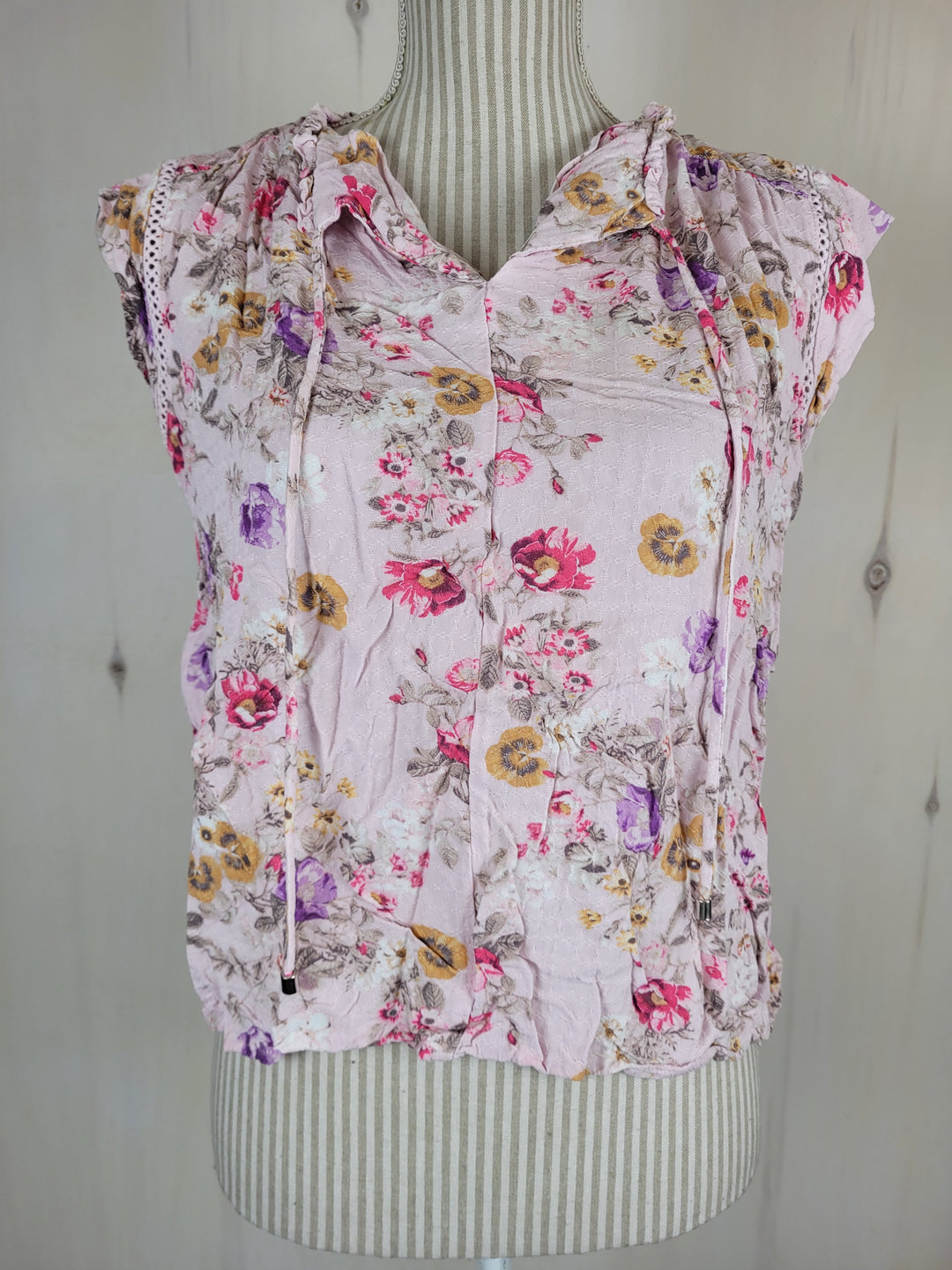 BUFFALO FLORAL TOP LADIES SMALL EUC