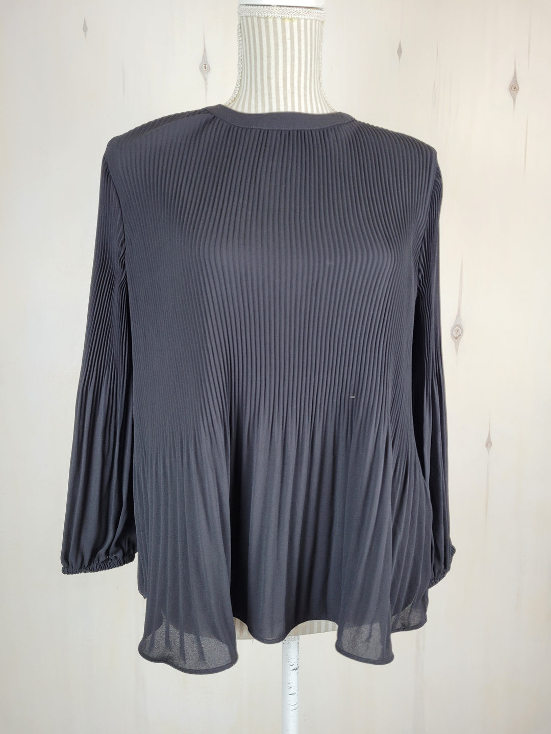 ADRIANNA PAPELL BLACK TOP LADIES SMALL EUC