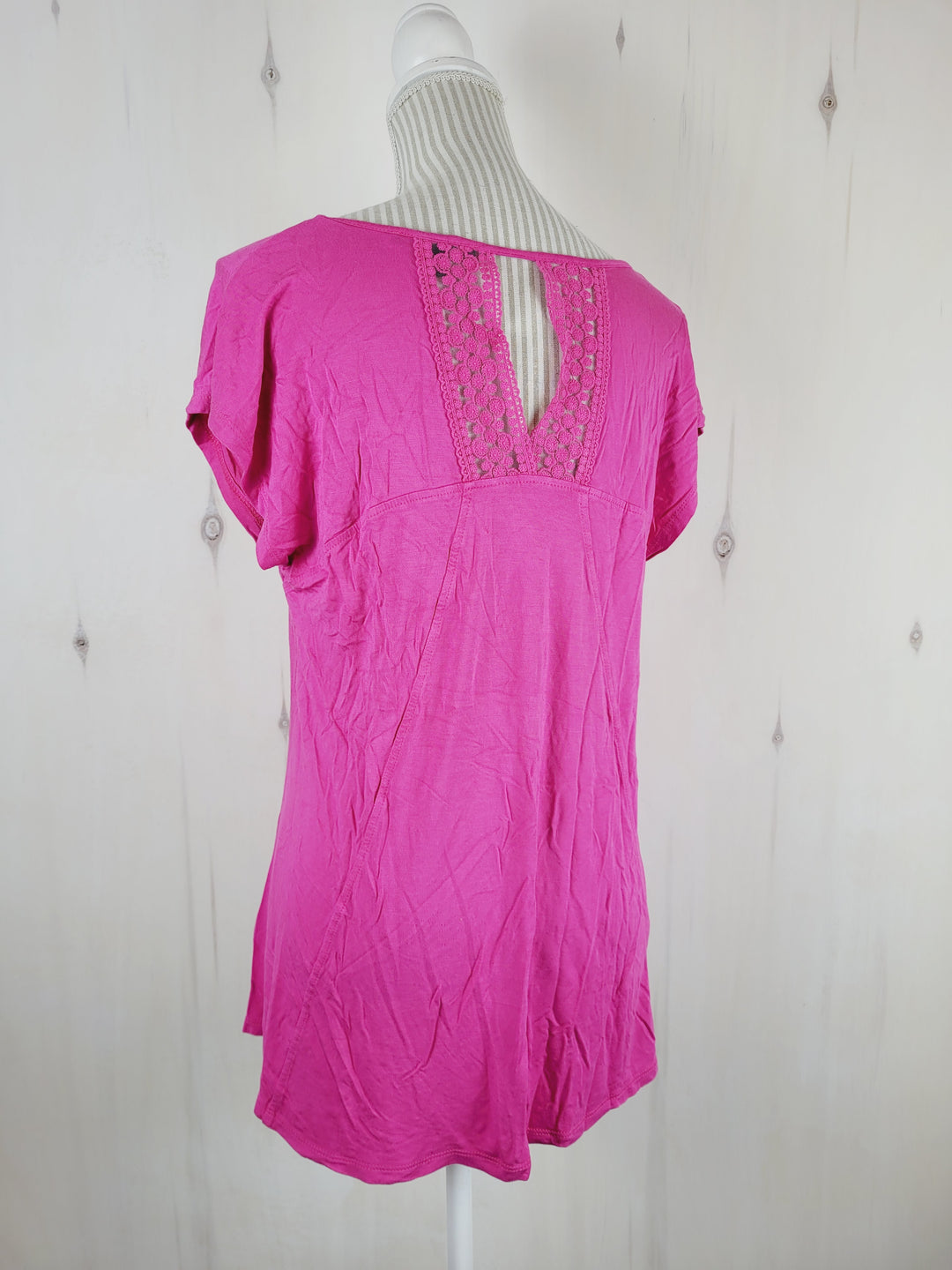 CABLE & GAUGE PINK TOP WITH BACK LACE DETAIL LADIES LARGE EUC