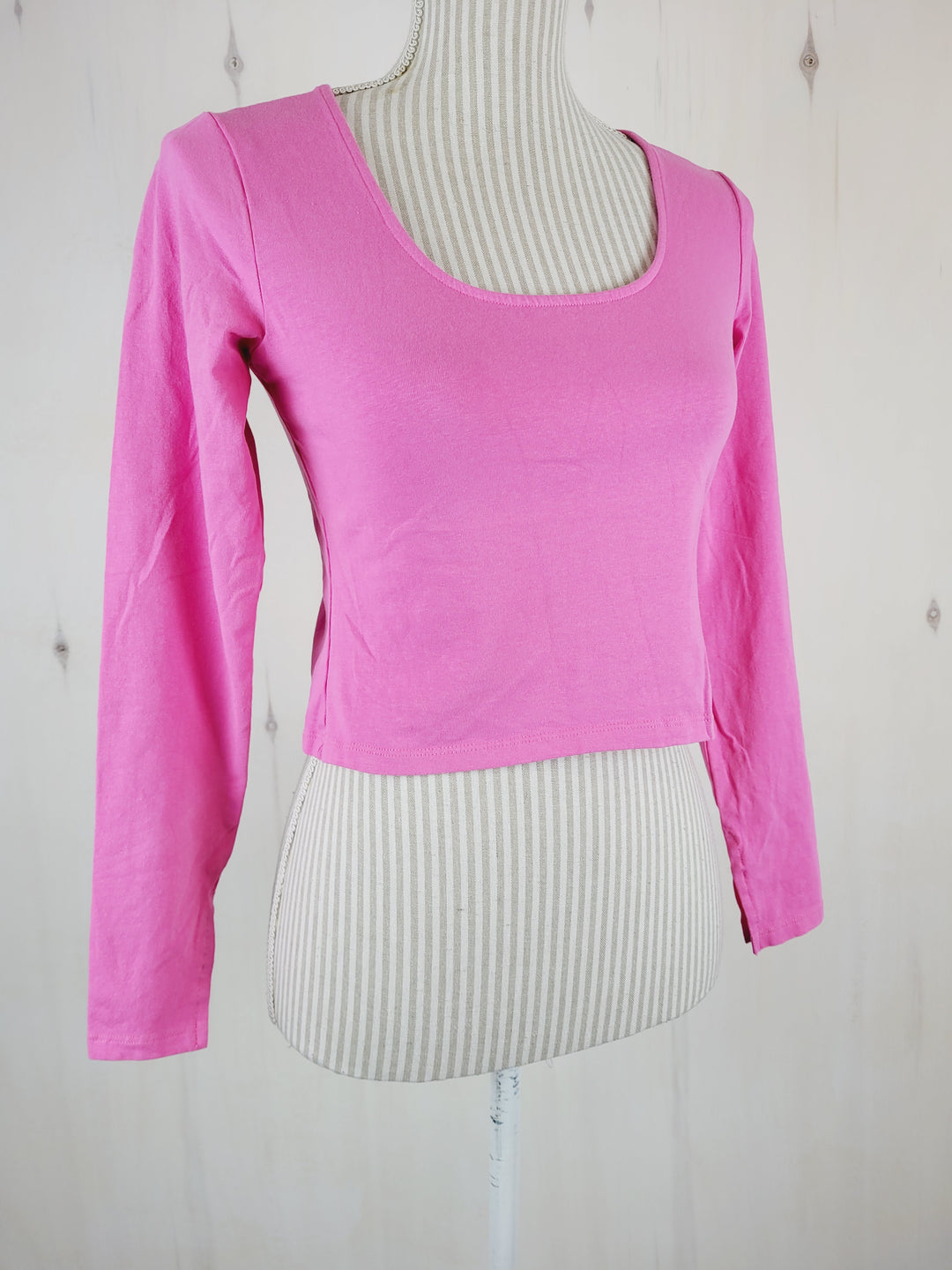 DIVIDED PINK CROPPED TOP LADIES MEDIUM EUC