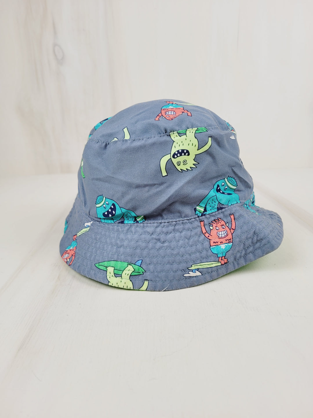 REVERSIBLE SUNHAT MONSTERS & GREEN APPROX 2-3Y EUC