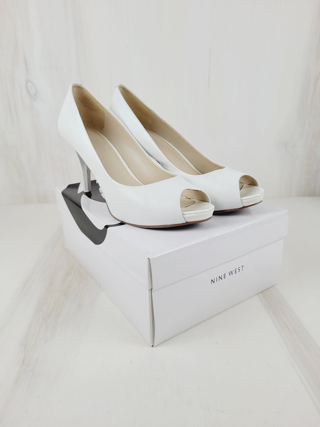 NINE WEST WHITE HEEL SIZE 8.5 LADIES VGUC/EUC