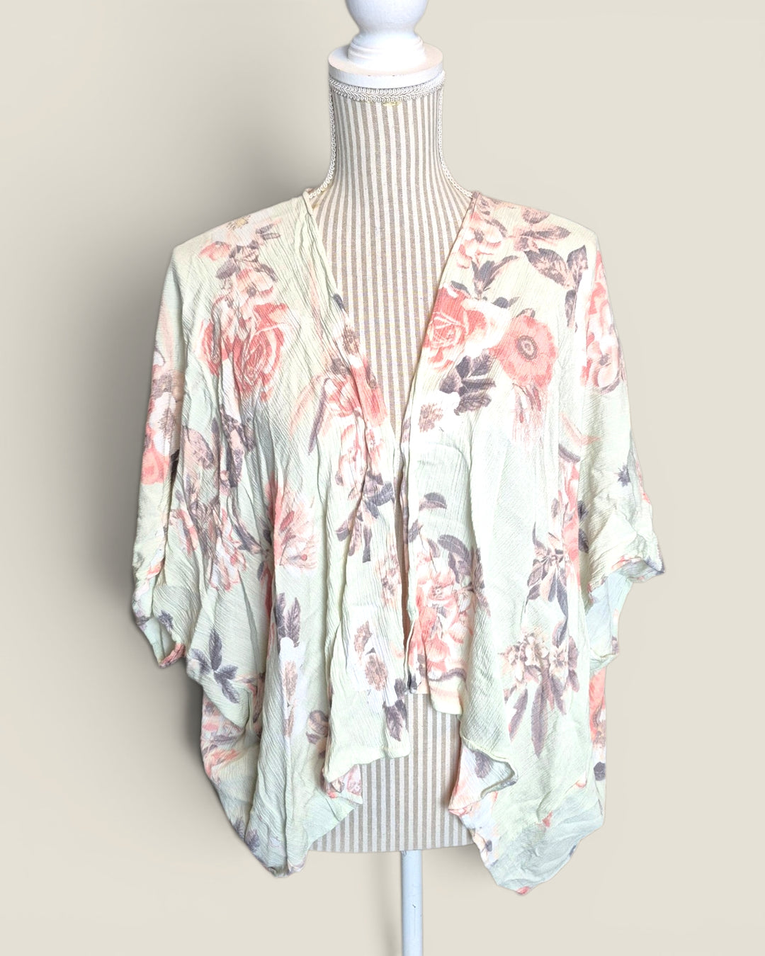 Pre-Loved Ardene Floral Kimono Cardigan Ladies XS-S | Betty’s Marketplace