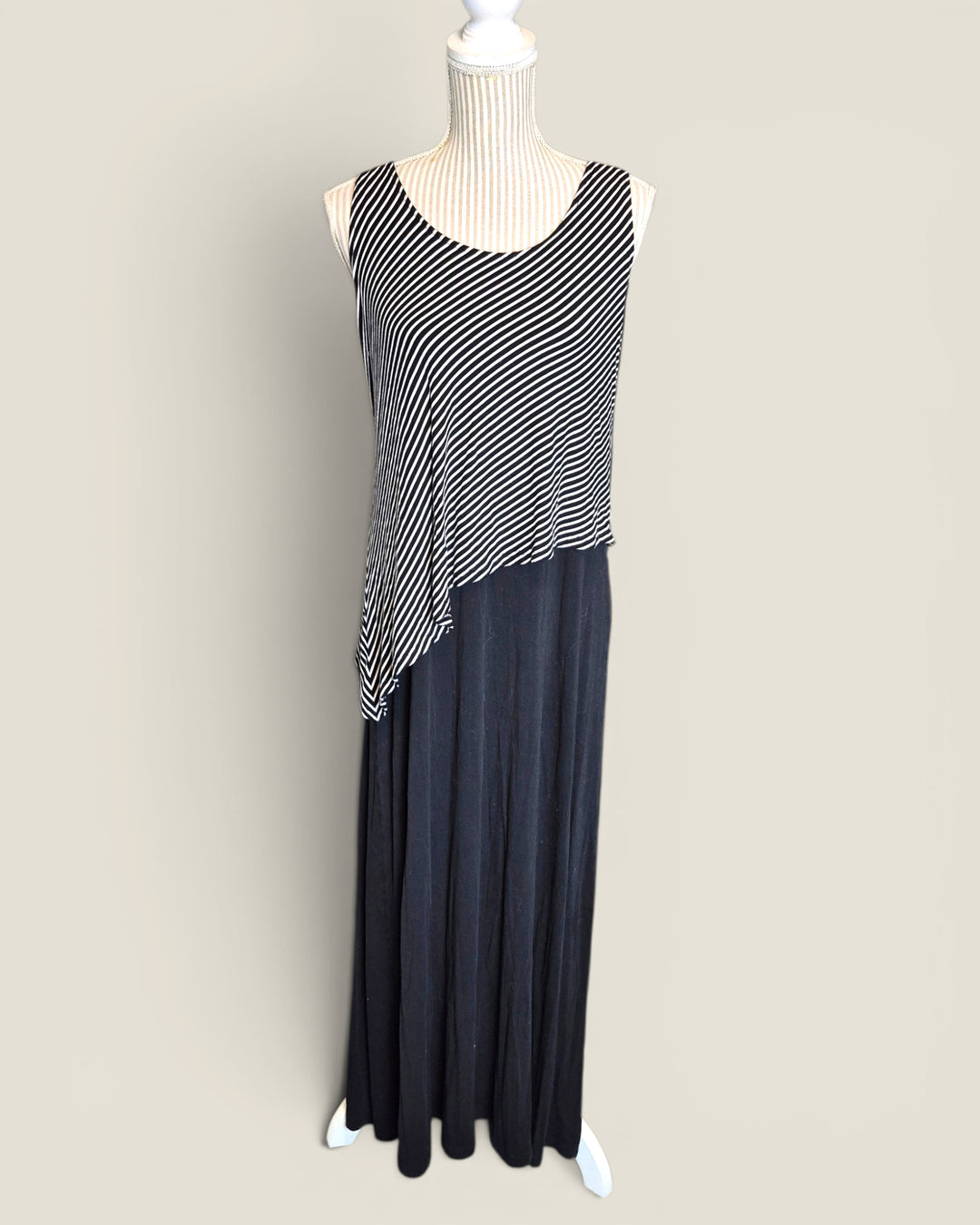 Pre-Loved Red Coral Black Striped Maxi Dress Ladies Small | Betty’s Marketplace