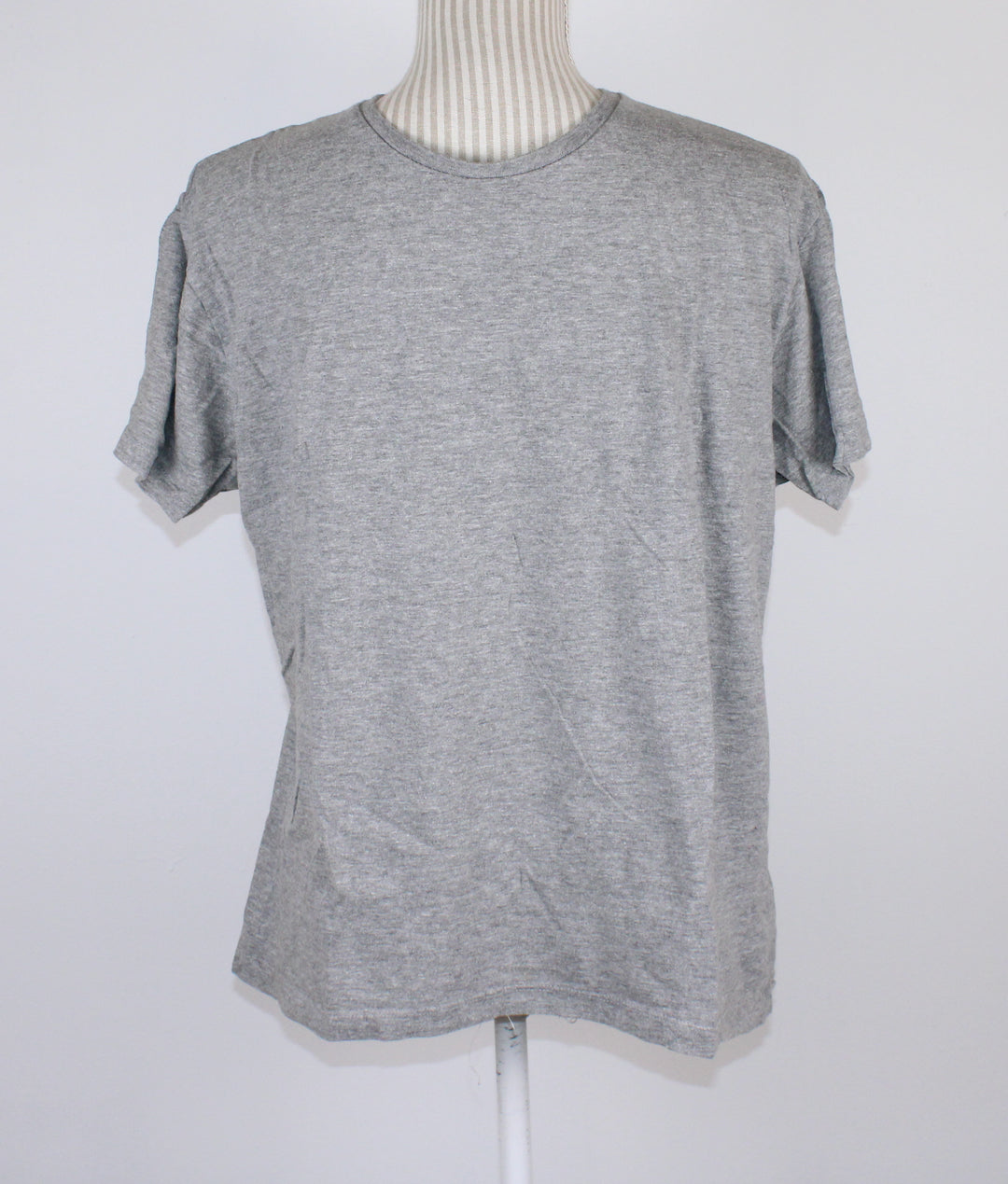 CEDAR WOOD GREY TOP MENS MEDIUM EUC