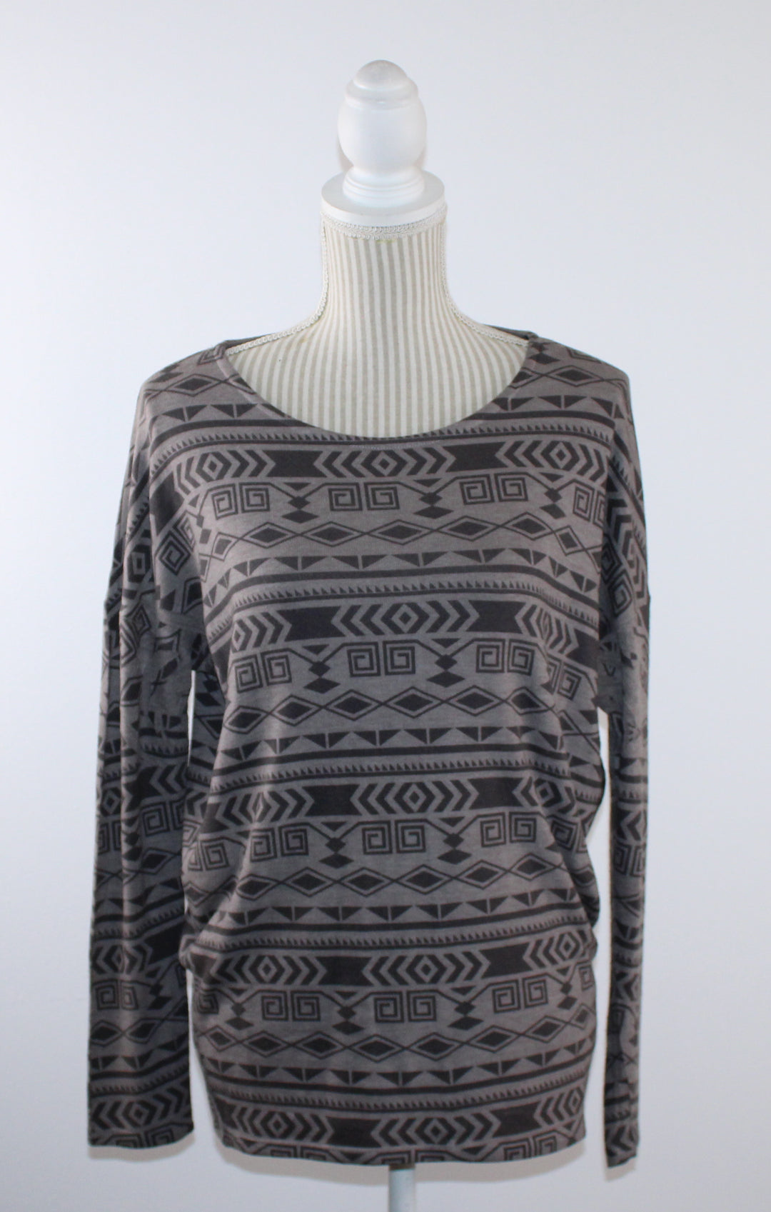 FOREVER 21 BROWN KNIT SWEATER WITH AZTEC PRINT LADIES SMALL EUC