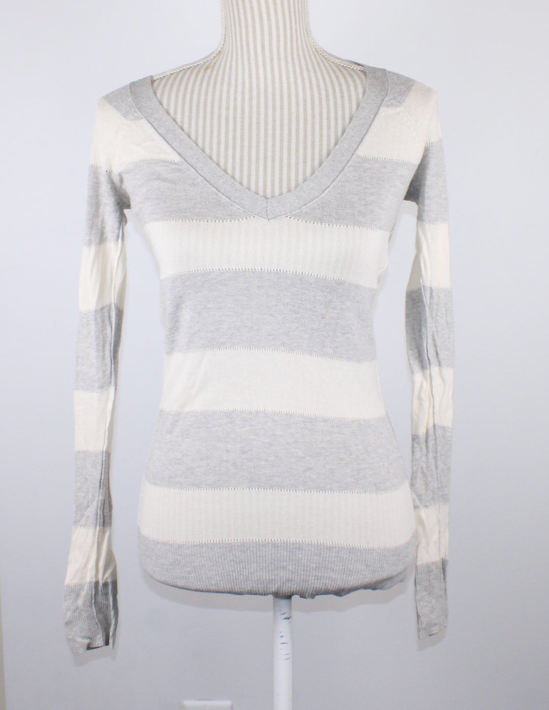 AMERICAN EAGLE GREY & WHITE THIN SWEATER LADIES XS VGUC/GUC