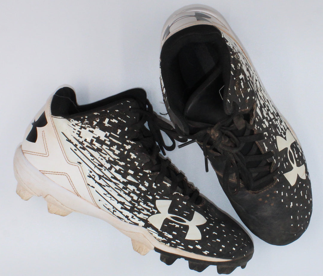 UNDERARMOUR CLEATS MENS 8 EUC