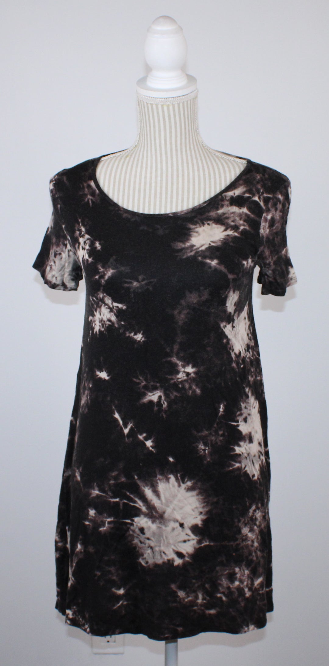 ONE CLOTHING BLACK TIE DYE DRESS LADIES SMALL GUC