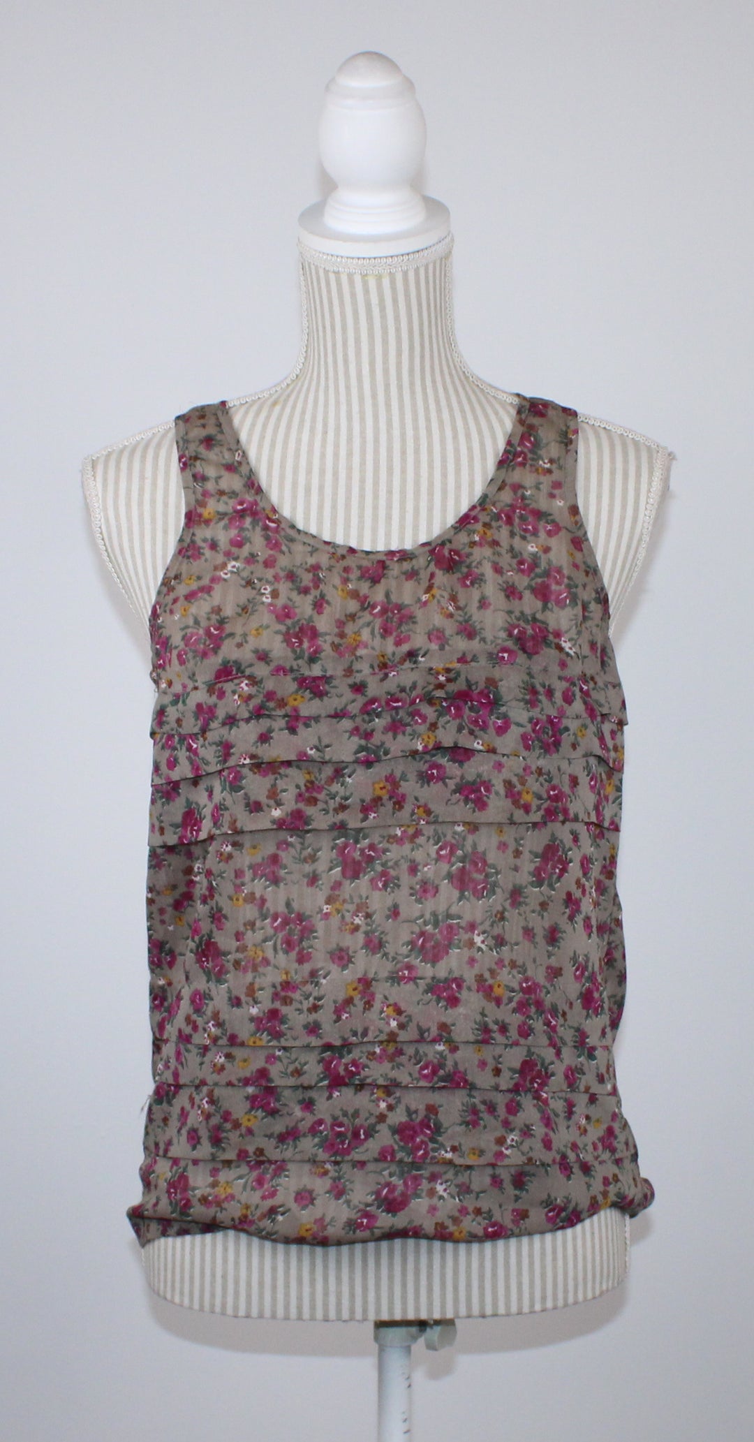 RED BERRY TAN ROSE TANK TOP LADIES MED EUC